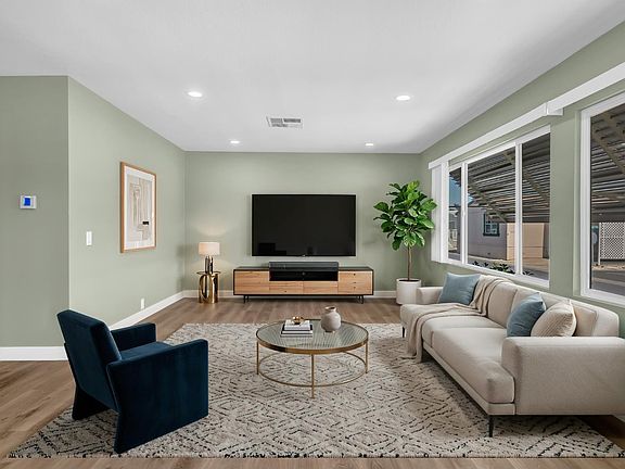 4th image of 4923 Gardendell Rd