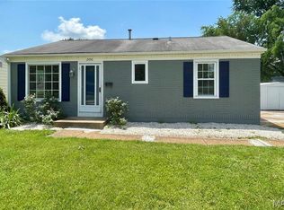 2490 Mullanphy Ln, Florissant, MO 63031