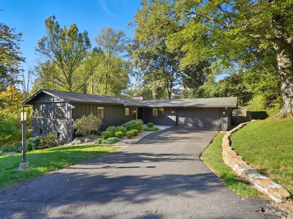 3525 Deepwoods Ln, Cincinnati, OH 45208