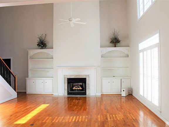 3rd image of 2440 Thornfield Dr