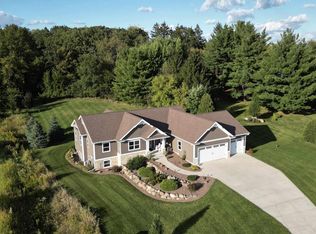 6910 Oslo Ln, Sun Prairie, WI 53590