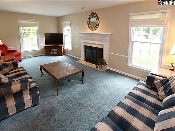 4th image of 23489 Greenwood Ln