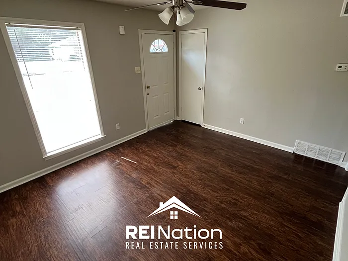 3 bed, 1.0 bath, 975 sqft, $1,050 — Photo 3
