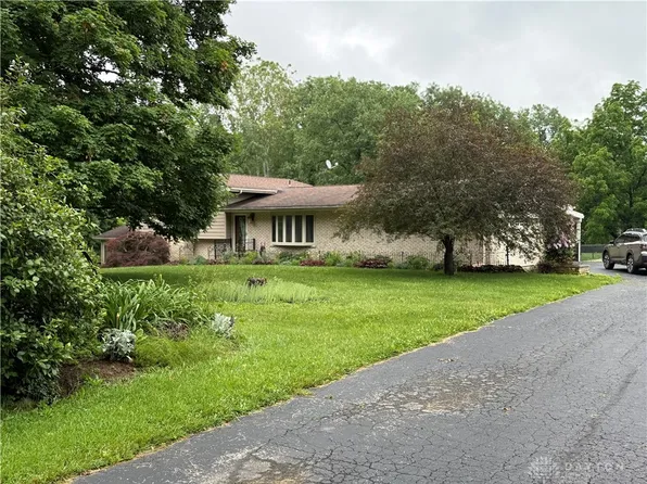 2262 Eaton Lewisburg Rd, Eaton, OH 45320