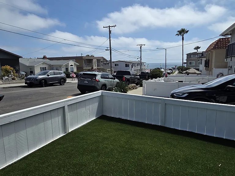 Front yard with turf to enjoy the ocean vie