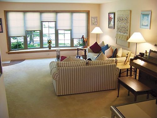 Spacious, bright living room