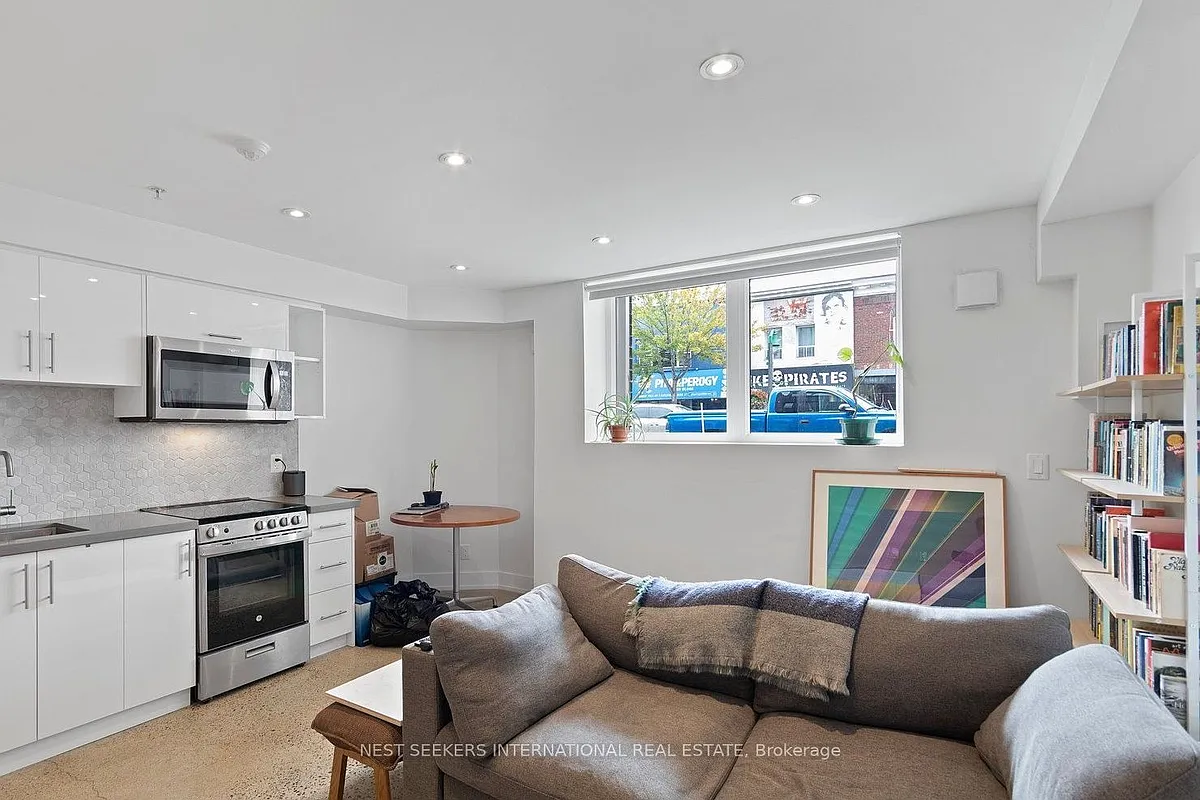 Building Photo - 1555 Bloor St W #5