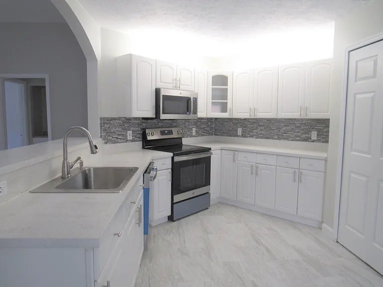 1242 SW Melrose Ave — Photo 8