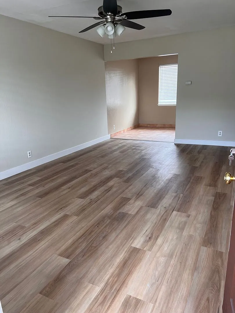 0146 - Clifton Ave 389 — Photo 2