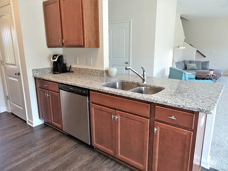 5148 Magazine Ln — Photo 7