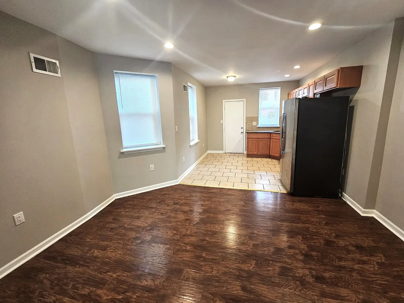 3 bed, 1028 sqft, $1,695 — Photo 3