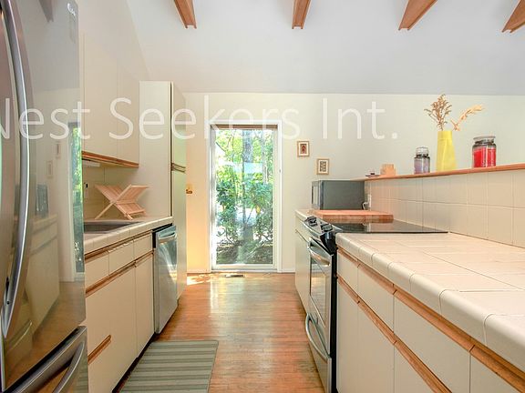 4th image of 156 Peconic Hills Dr