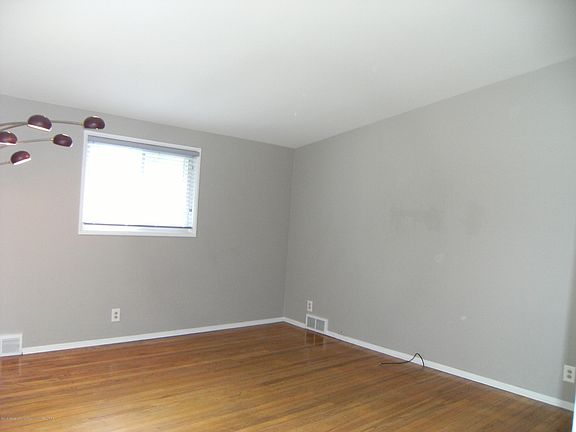 4th image of 1315 N Foster Ave