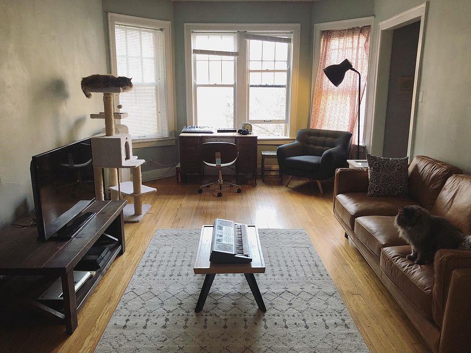2nd image of 535 W Wellington Ave APT 65