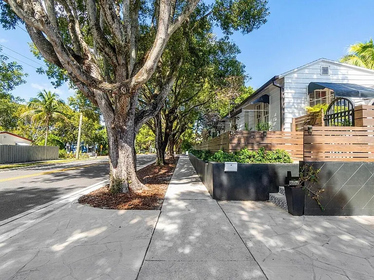 744 Sunset Rd — Photo 36