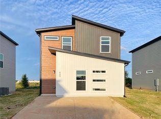 800 Maryland Ave, Centerton, AR 72713