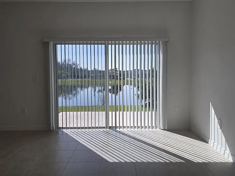 2220 Portrait St — Photo 2