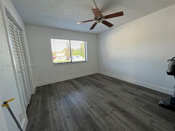 3rd image of 399 Lakeview Dr APT 102