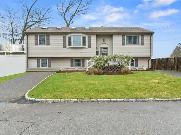 233 Monroe St, Warwick, RI 02888