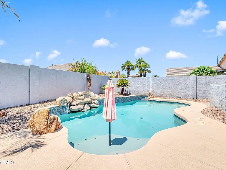 1113 E Betsy Ln — Photo 42