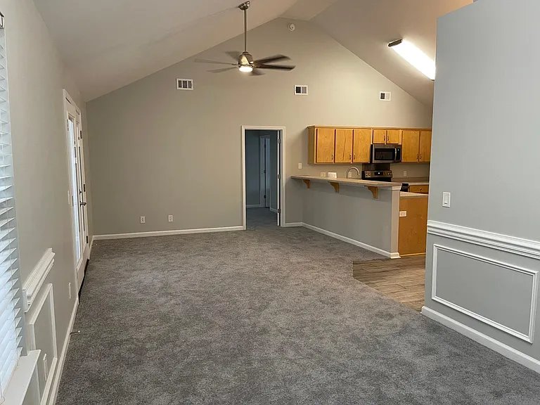 129 W Tisbury Ln — Photo 7