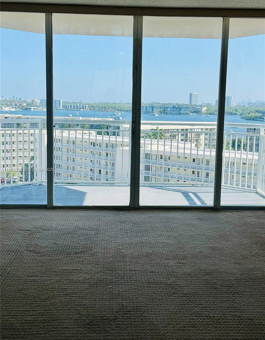 Del Prado — Photo 3