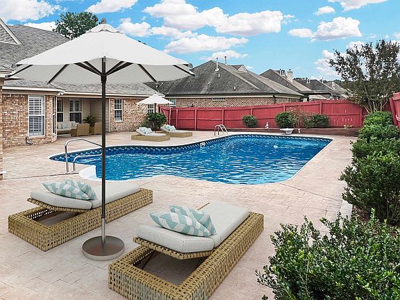 3rd image of 385 Lewis Fairway Cir