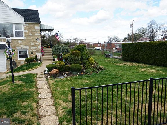 2nd image of 9988 Woodfern Rd