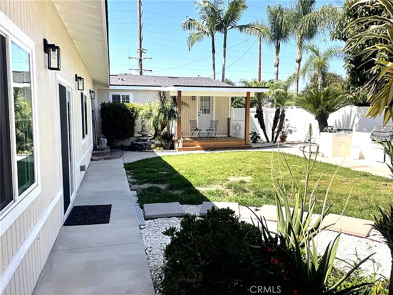 9488 Foster Rd — Photo 31