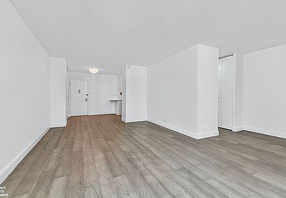 5th image of 300 E 40th St APT 15A