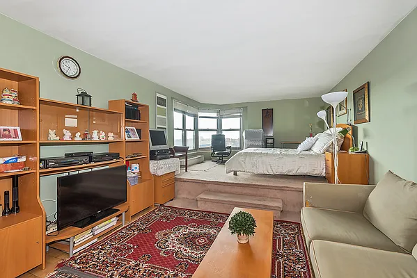 Sold by SBNY RE | media 25