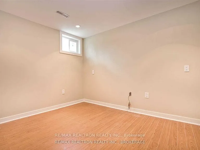 2 Callahan Rd #LOWER — Photo 8