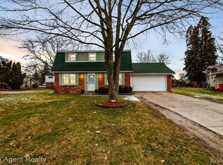 19751 Wildhern Ct, Southfield, MI 48076