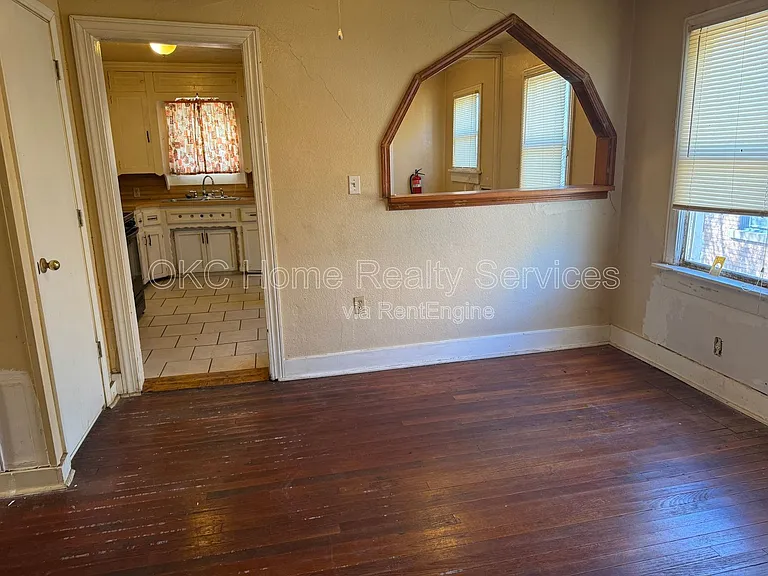 2225 Glen Ellyn St — Photo 4