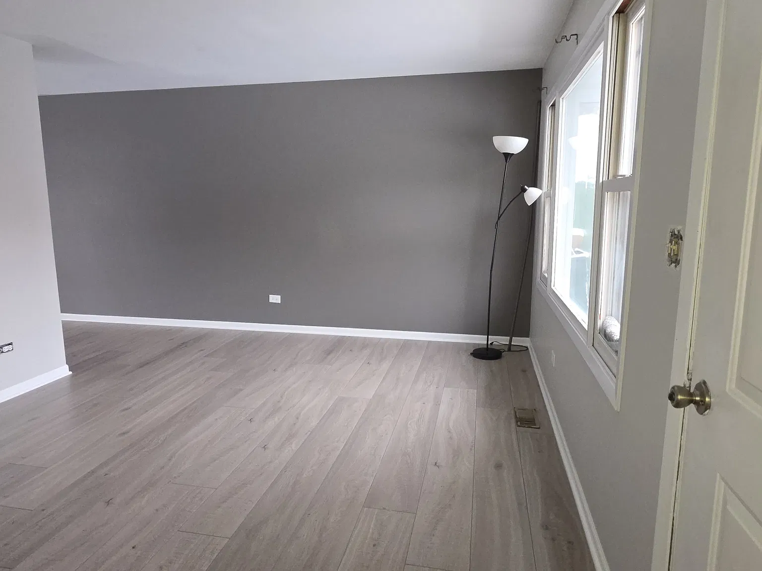 3 bed, 990 sqft, $2,200 — Photo 3