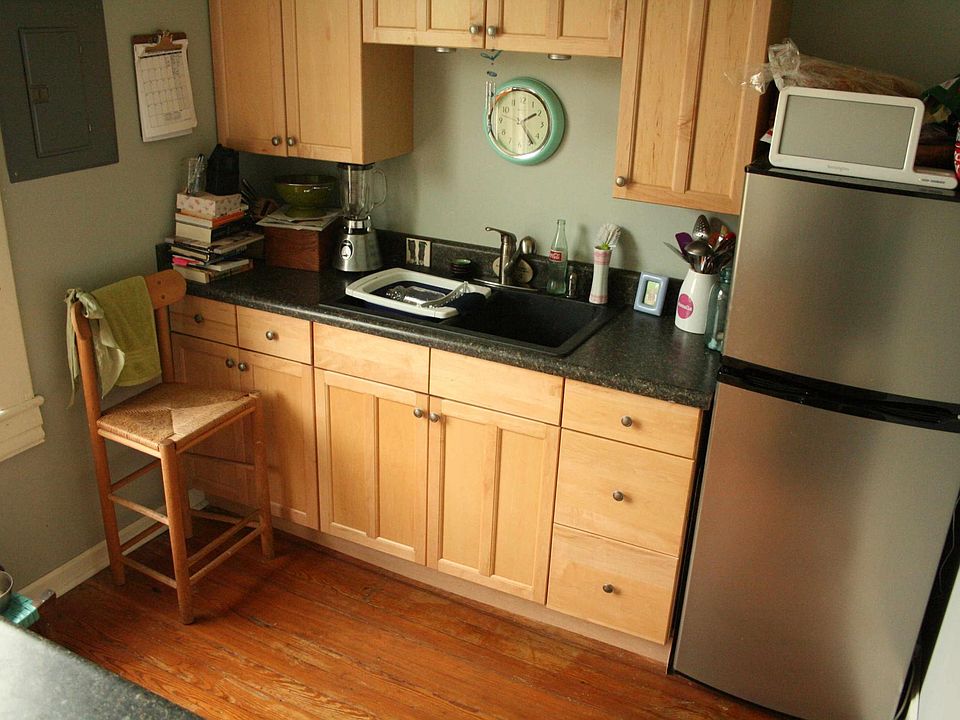 2nd image of 421 Washington Ave SW #3