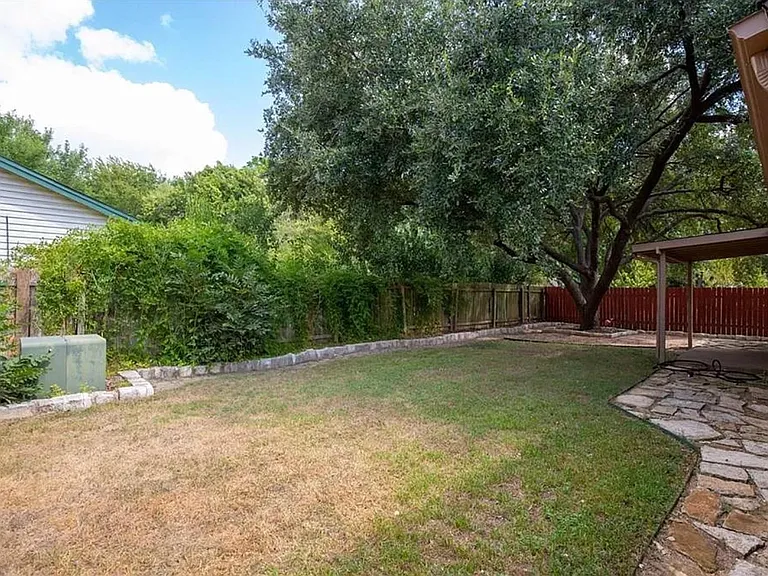 2704 Crownspoint Dr — Photo 12
