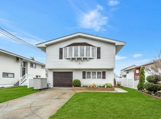 818 S Ocean Ave, Freeport, NY 11520