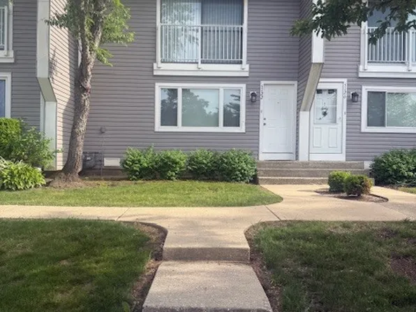 5122 Carol Ln, Gurnee, IL 60031