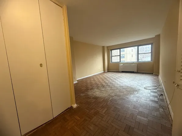 330 E 49th St APT 9J, New York, NY 10017