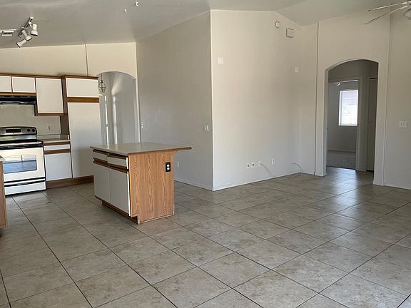 4th image of 7564 W Oregon Ave