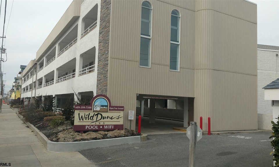 1st image of 801 E 10th St #252