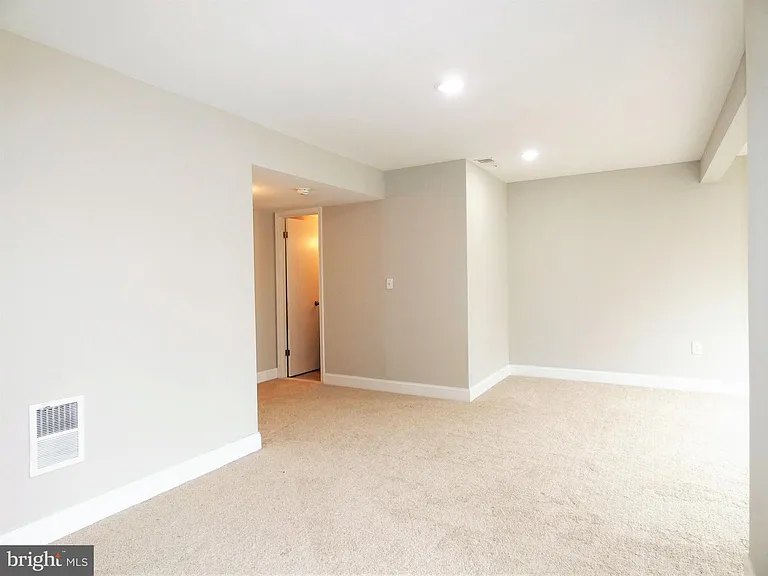 4128 Hamlin Ct — Photo 71