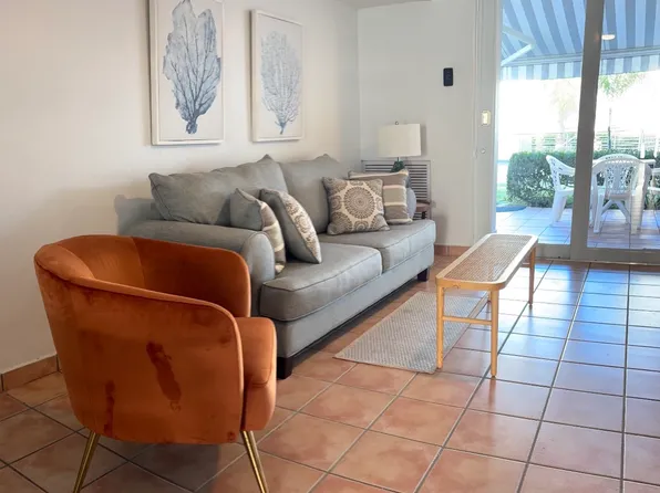 (undisclosed Address), Dorado, PR 00646