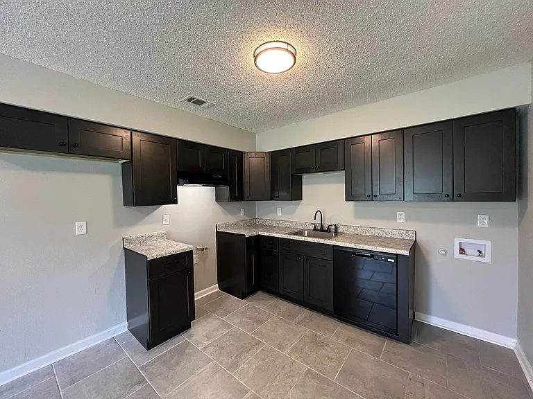 3516 Pryor St — Photo 11