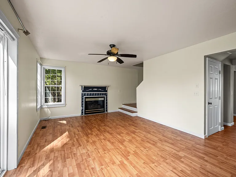1140 W Starling Ave — Photo 5