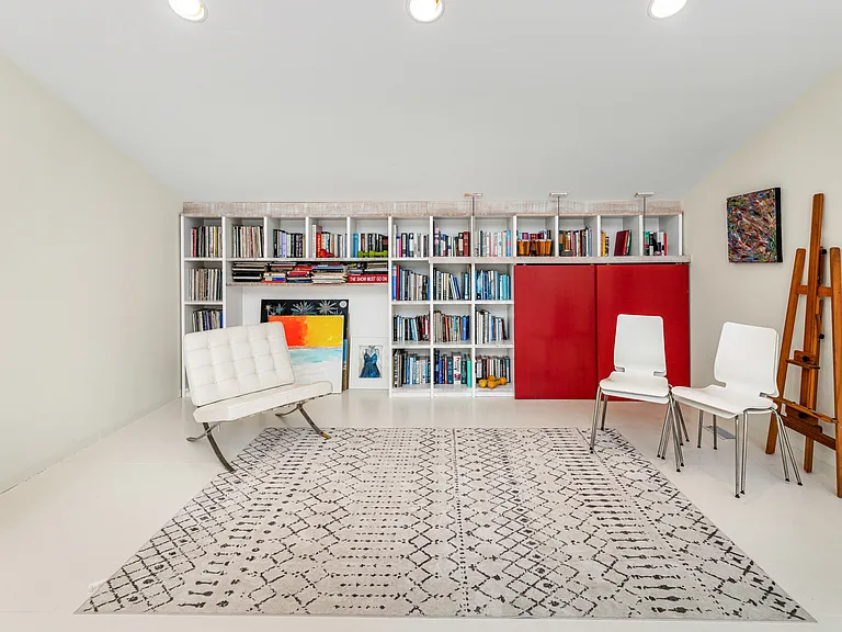 1 Longwoods Ln — Photo 16