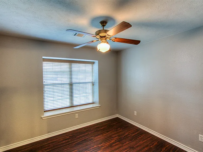 1508 Bluefield Ct — Photo 12