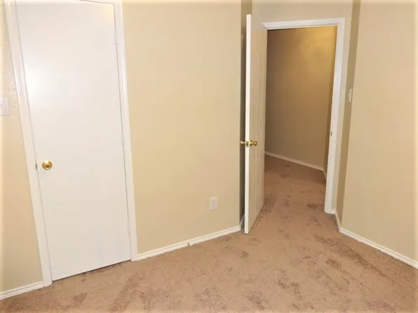 210 Trees Dr, Cedar Hill, TX 75104