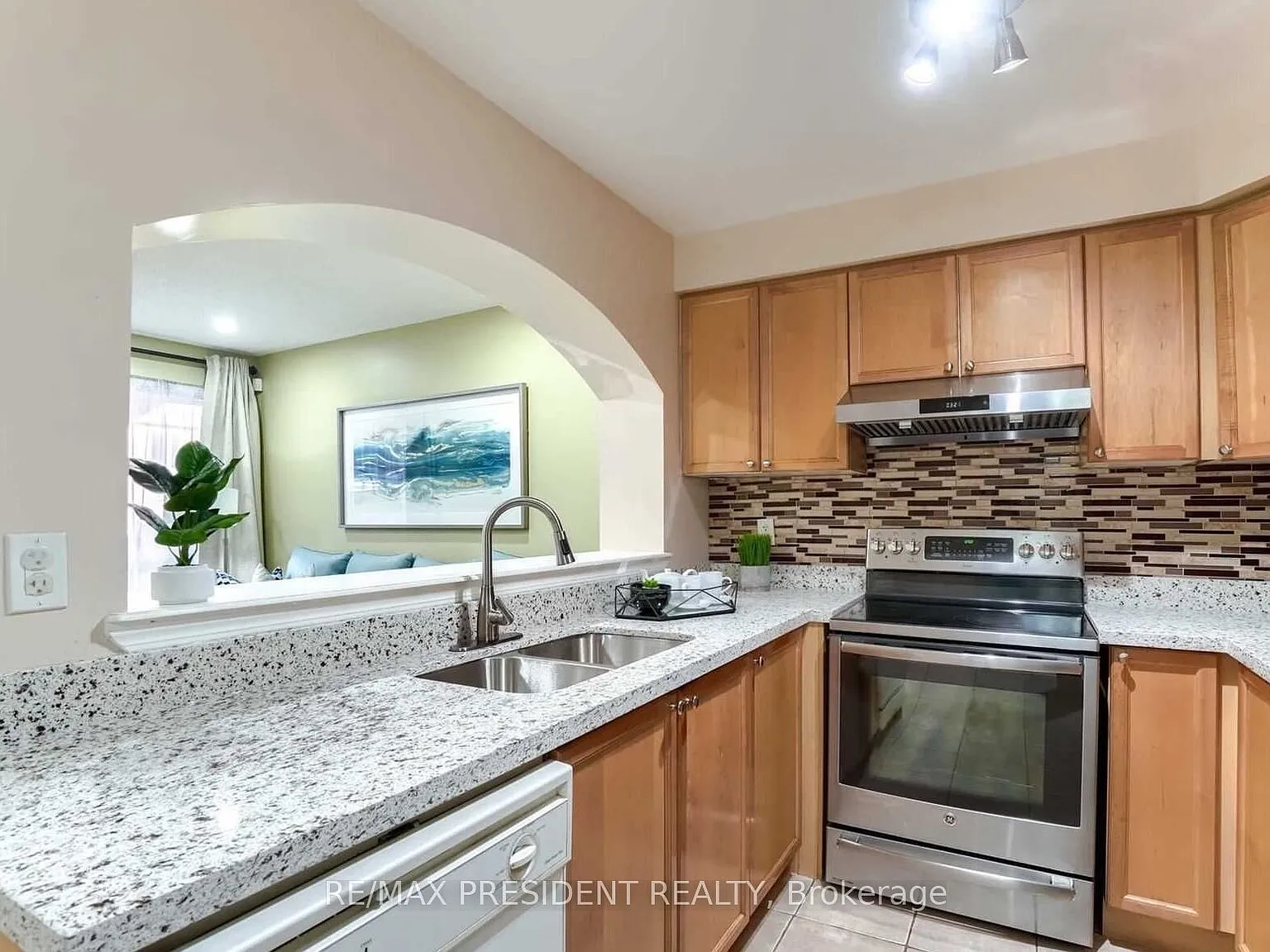 4 bed, $3,200 — Photo 4